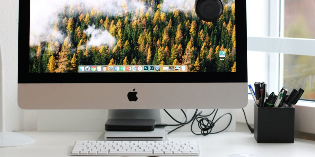 Free Turned on Silver Imac With Might Mouse and Keyboard Stock Photo